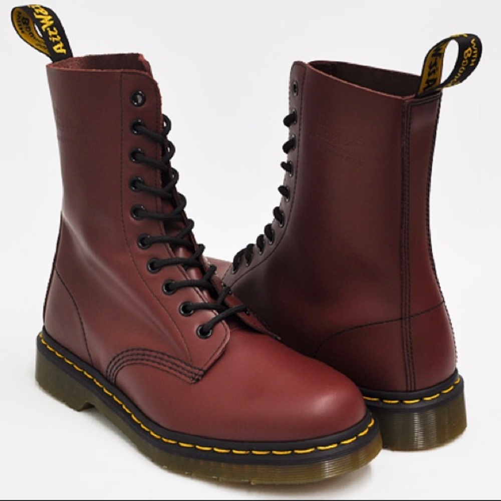 Dr. Martens 10eye 1490 Cherry Red boots, sz W8